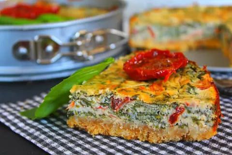 Cheesecake salé épinards, fromage de chèvre et tomates confites